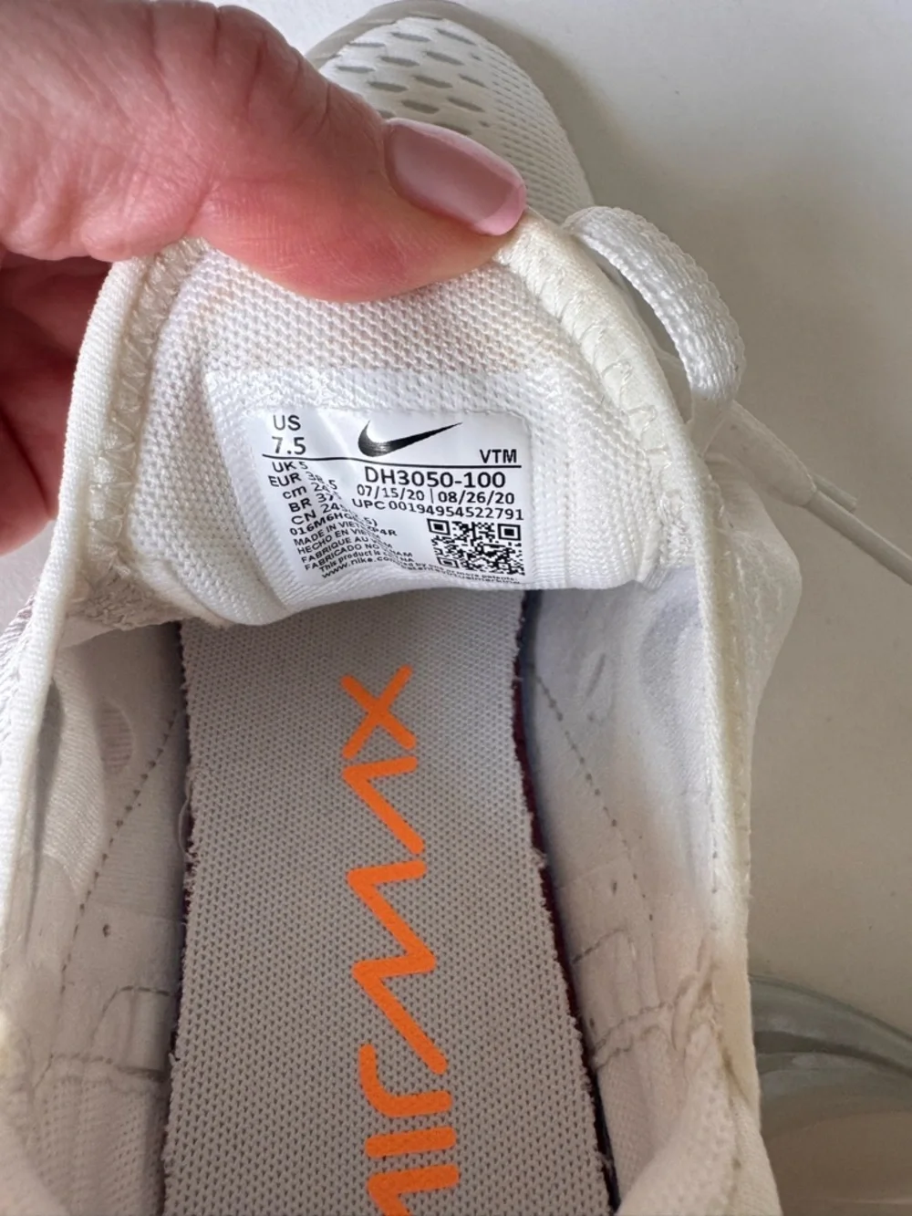 Nike White Sneakers with Orange Insole Logo - Picture 5 of 5